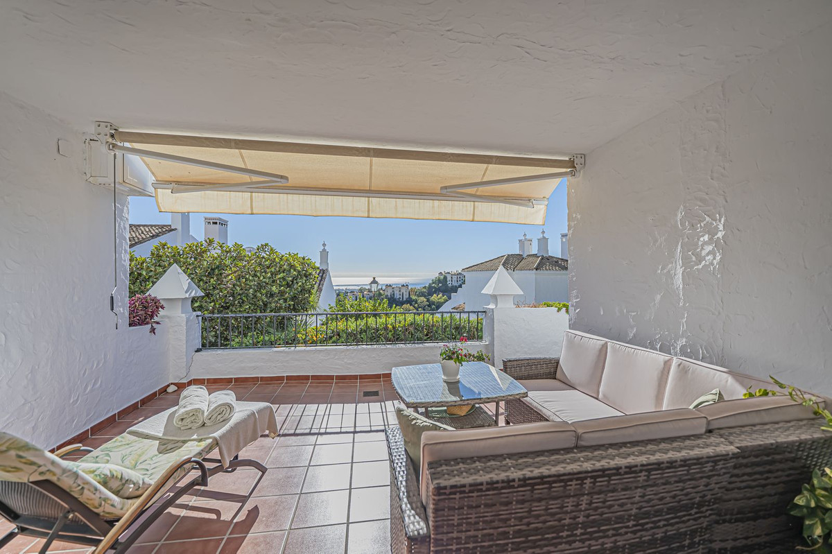 2 Bed Apartment for sale in Benahavís Costa Del Sol, Málaga, Spain