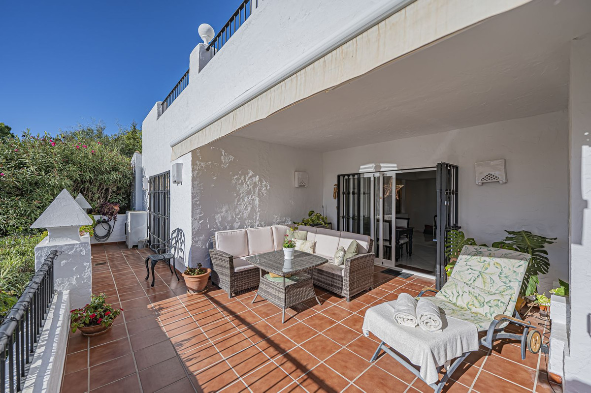 2 Bed Apartment for sale in Benahavís Costa Del Sol, Málaga, Spain