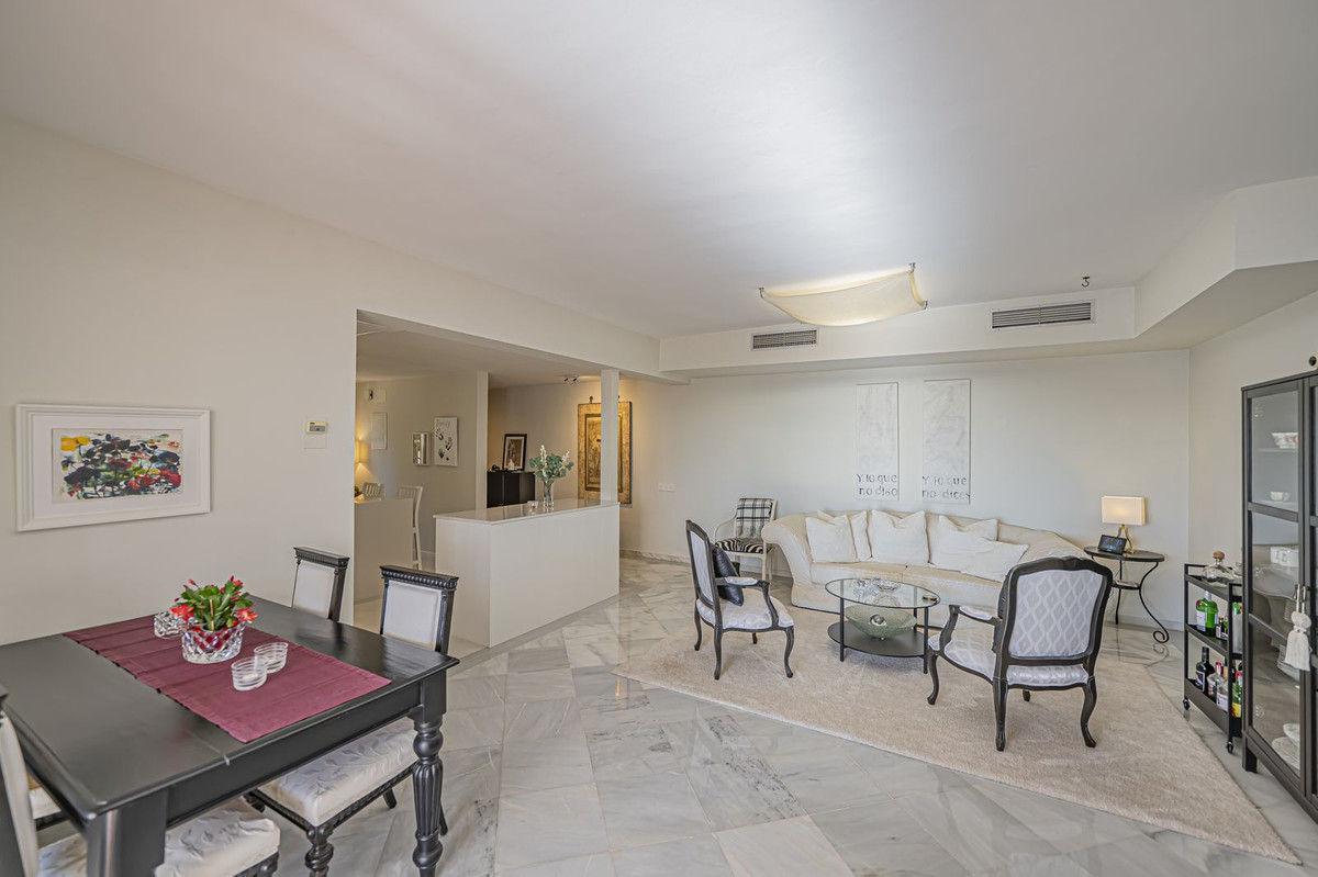 2 Bed Apartment for sale in Benahavís Costa Del Sol, Málaga, Spain