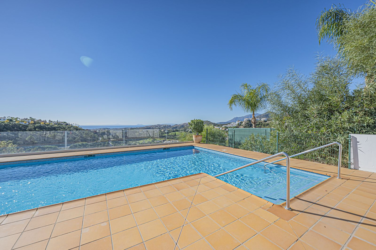 2 Bed Apartment for sale in Benahavís Costa Del Sol, Málaga, Spain