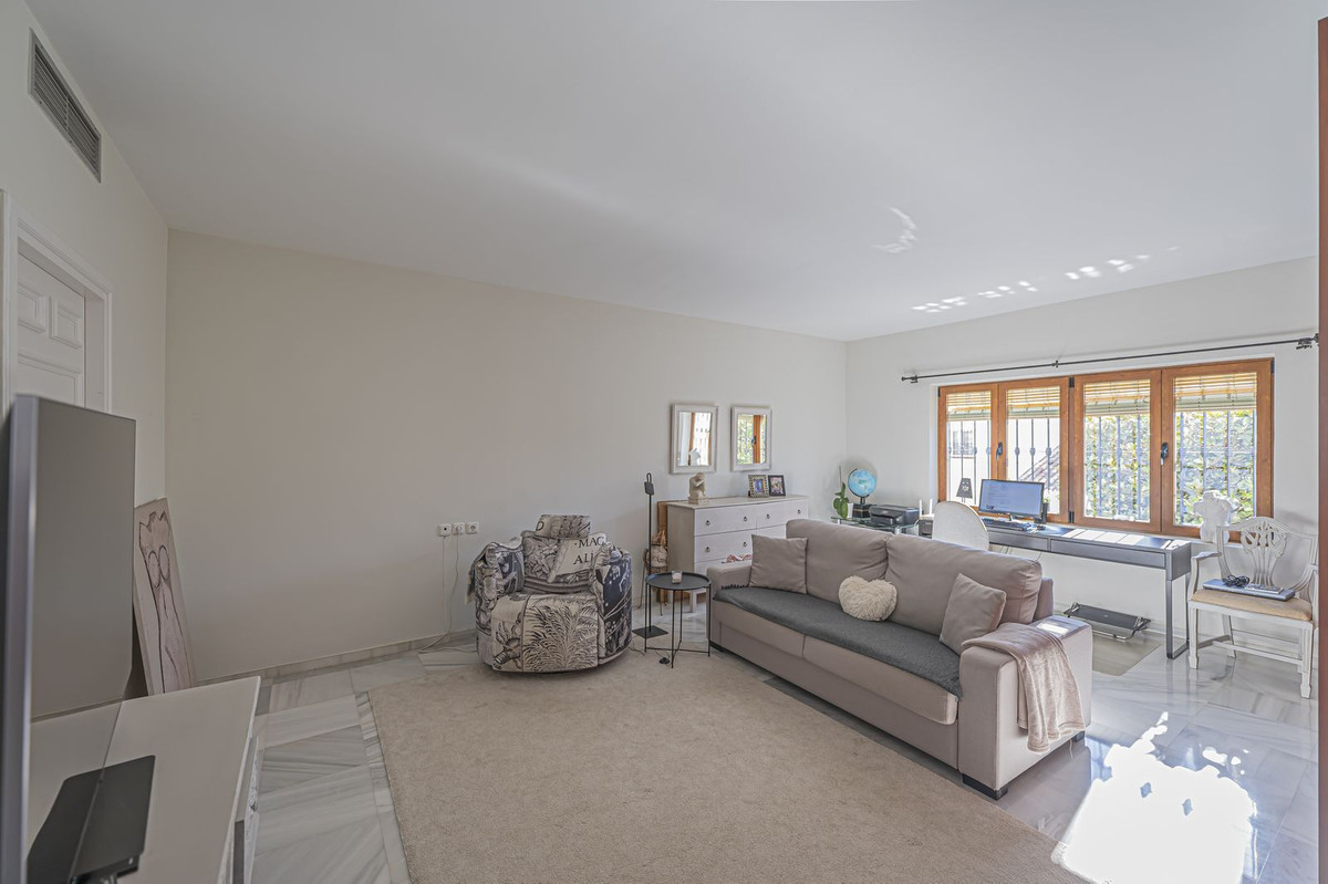 2 Bed Apartment for sale in Benahavís Costa Del Sol, Málaga, Spain