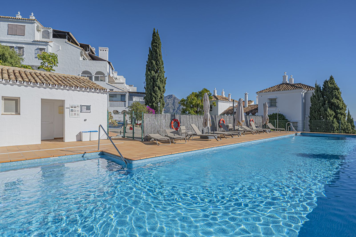2 Bed Apartment for sale in Benahavís Costa Del Sol, Málaga, Spain