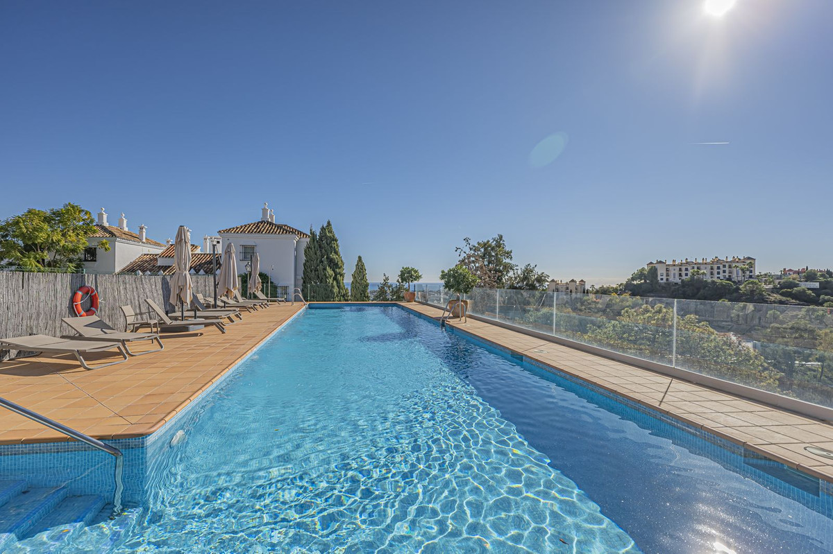 2 Bed Apartment for sale in Benahavís Costa Del Sol, Málaga, Spain