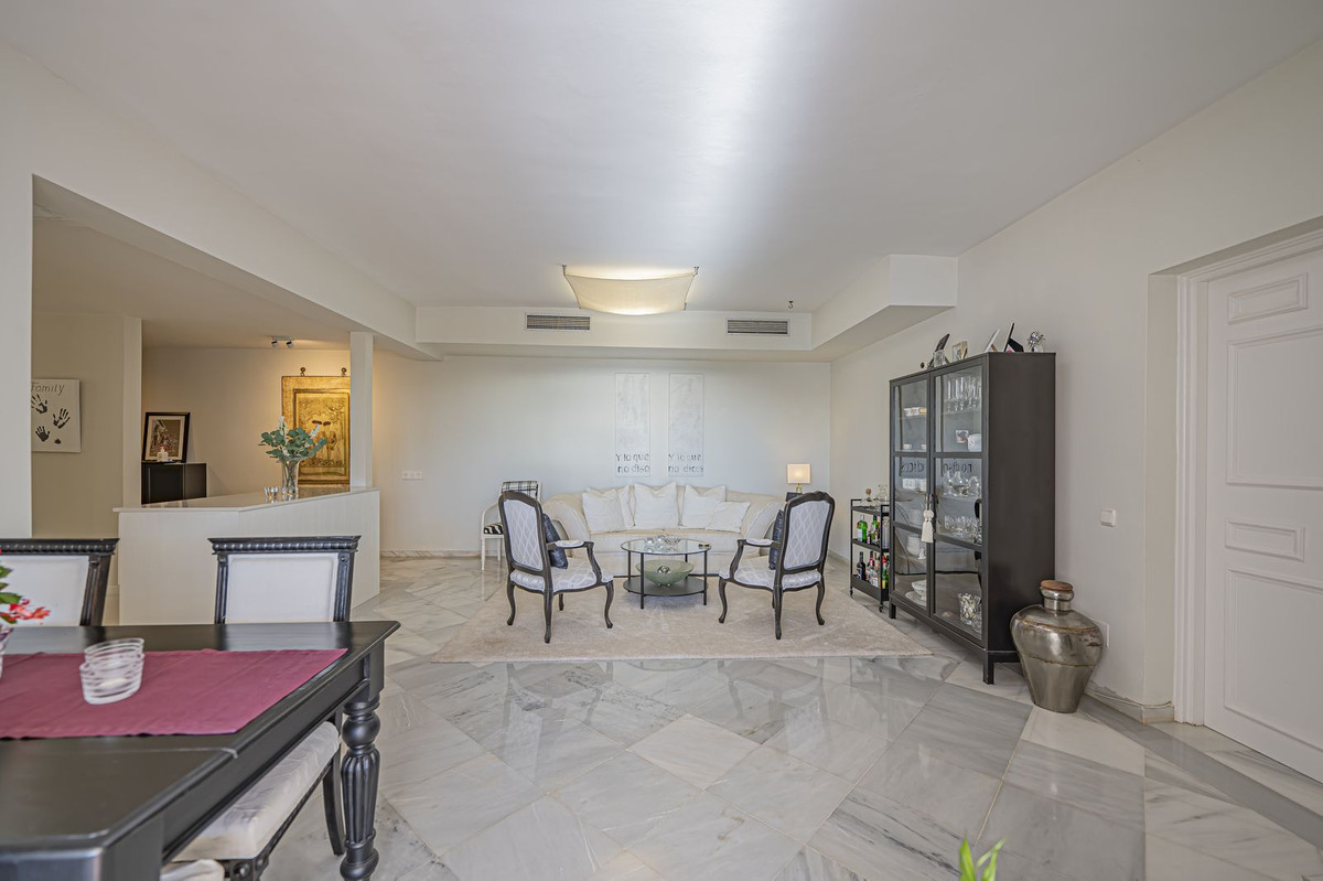 2 Bed Apartment for sale in Benahavís Costa Del Sol, Málaga, Spain
