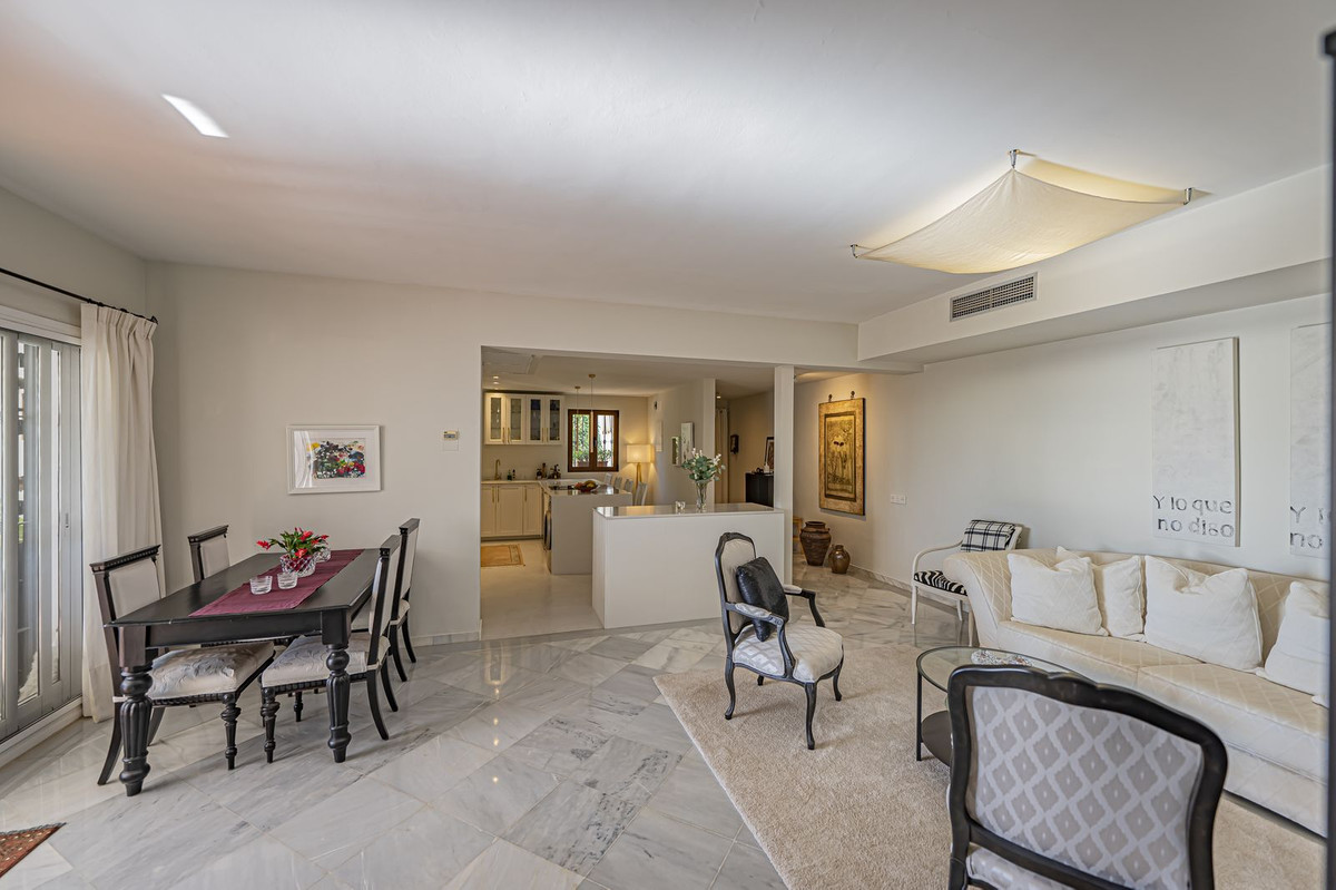 2 Bed Apartment for sale in Benahavís Costa Del Sol, Málaga, Spain