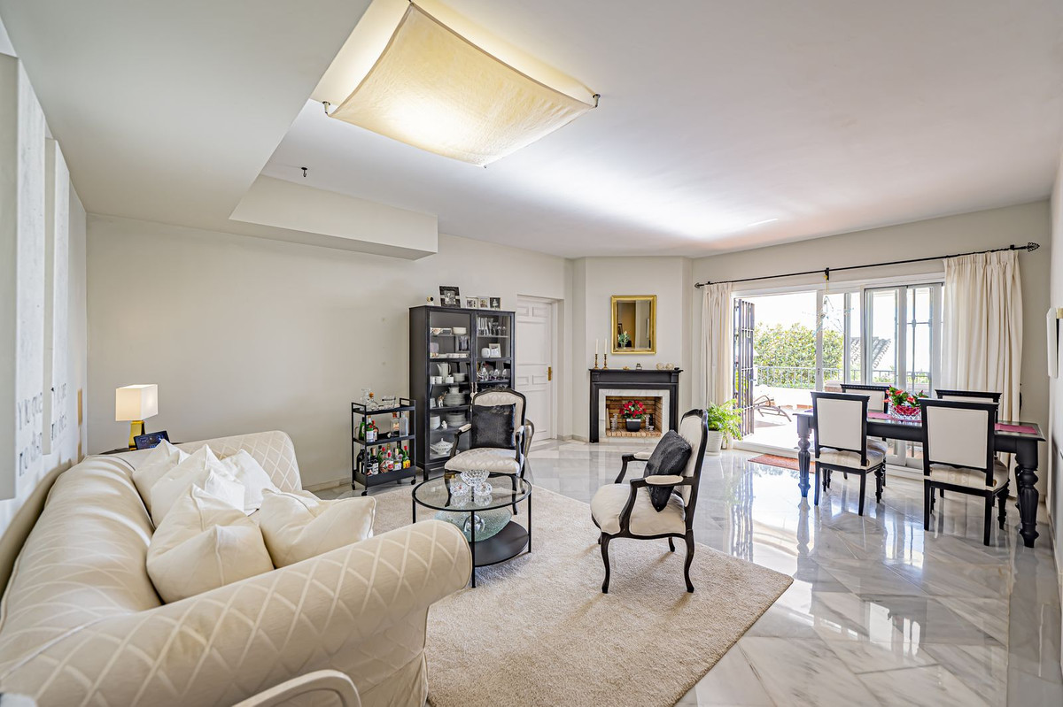 2 Bed Apartment for sale in Benahavís Costa Del Sol, Málaga, Spain