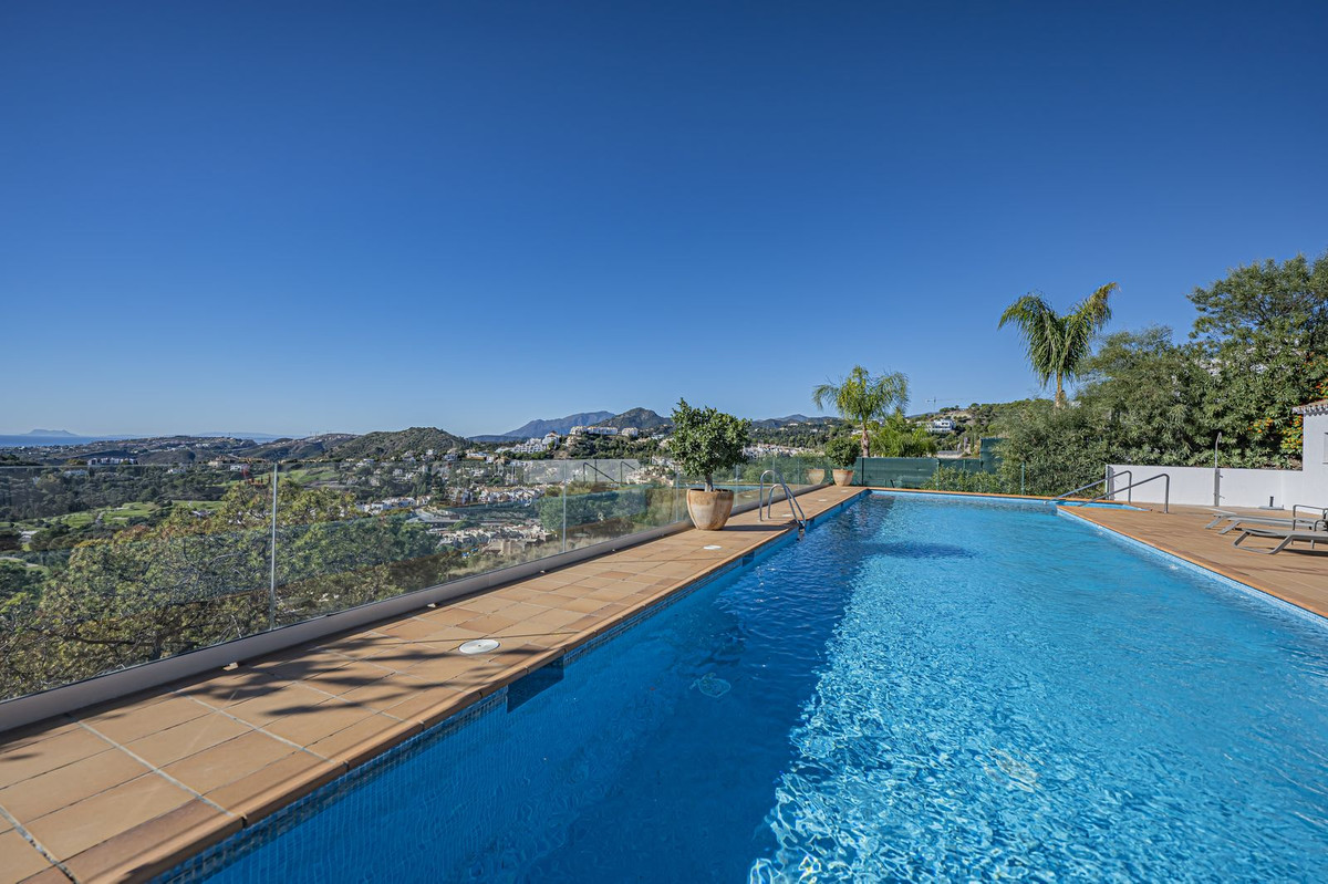 2 Bed Apartment for sale in Benahavís Costa Del Sol, Málaga, Spain