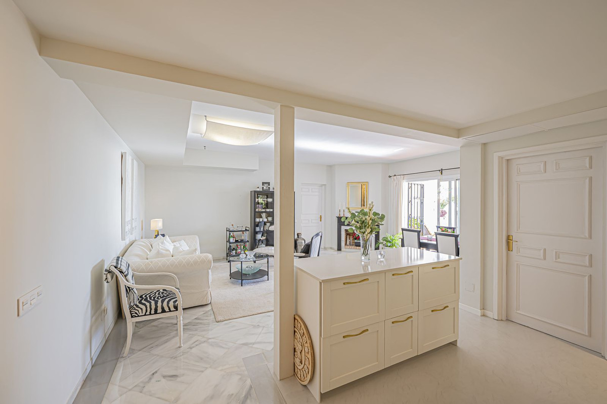 2 Bed Apartment for sale in Benahavís Costa Del Sol, Málaga, Spain
