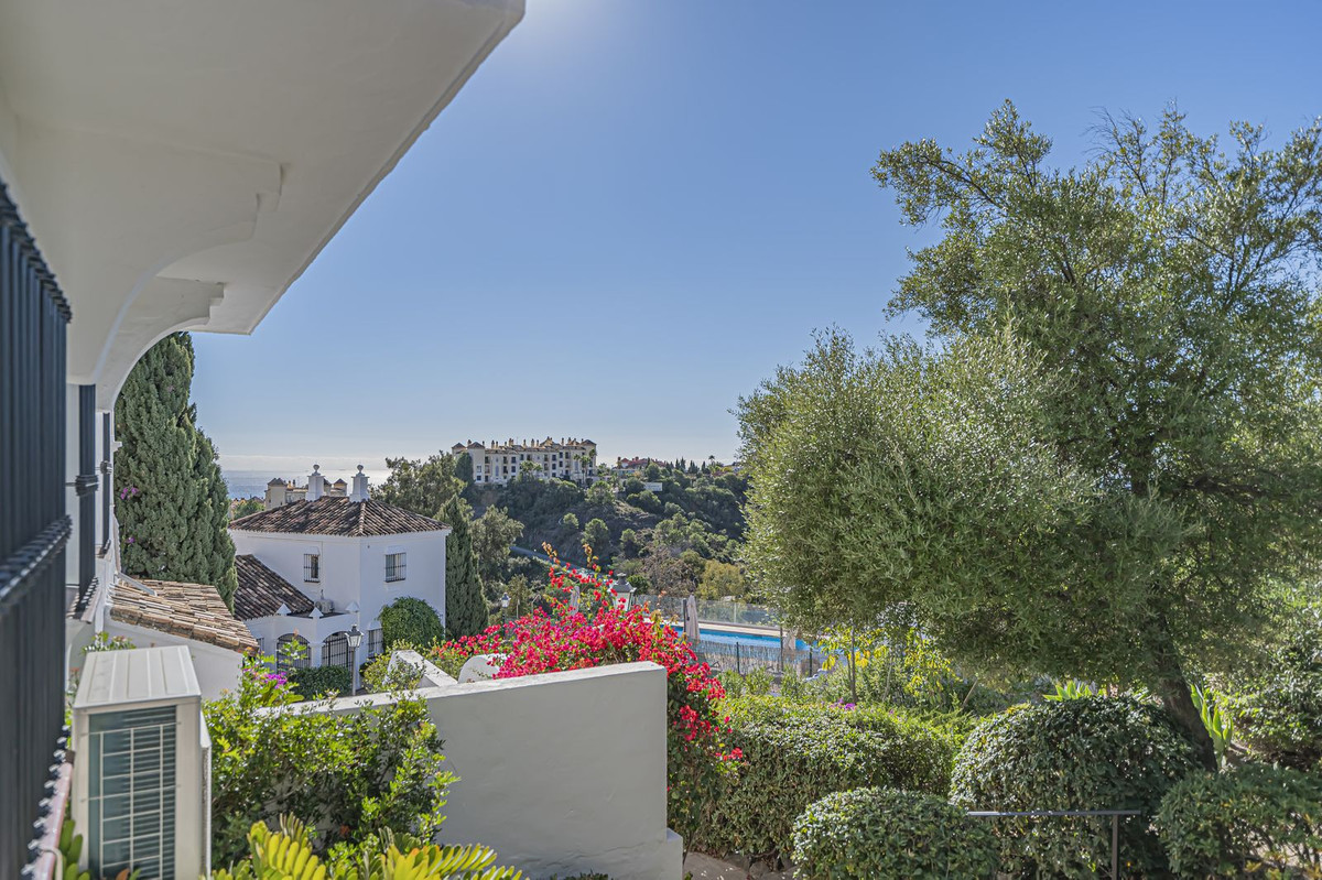 2 Bed Apartment for sale in Benahavís Costa Del Sol, Málaga, Spain