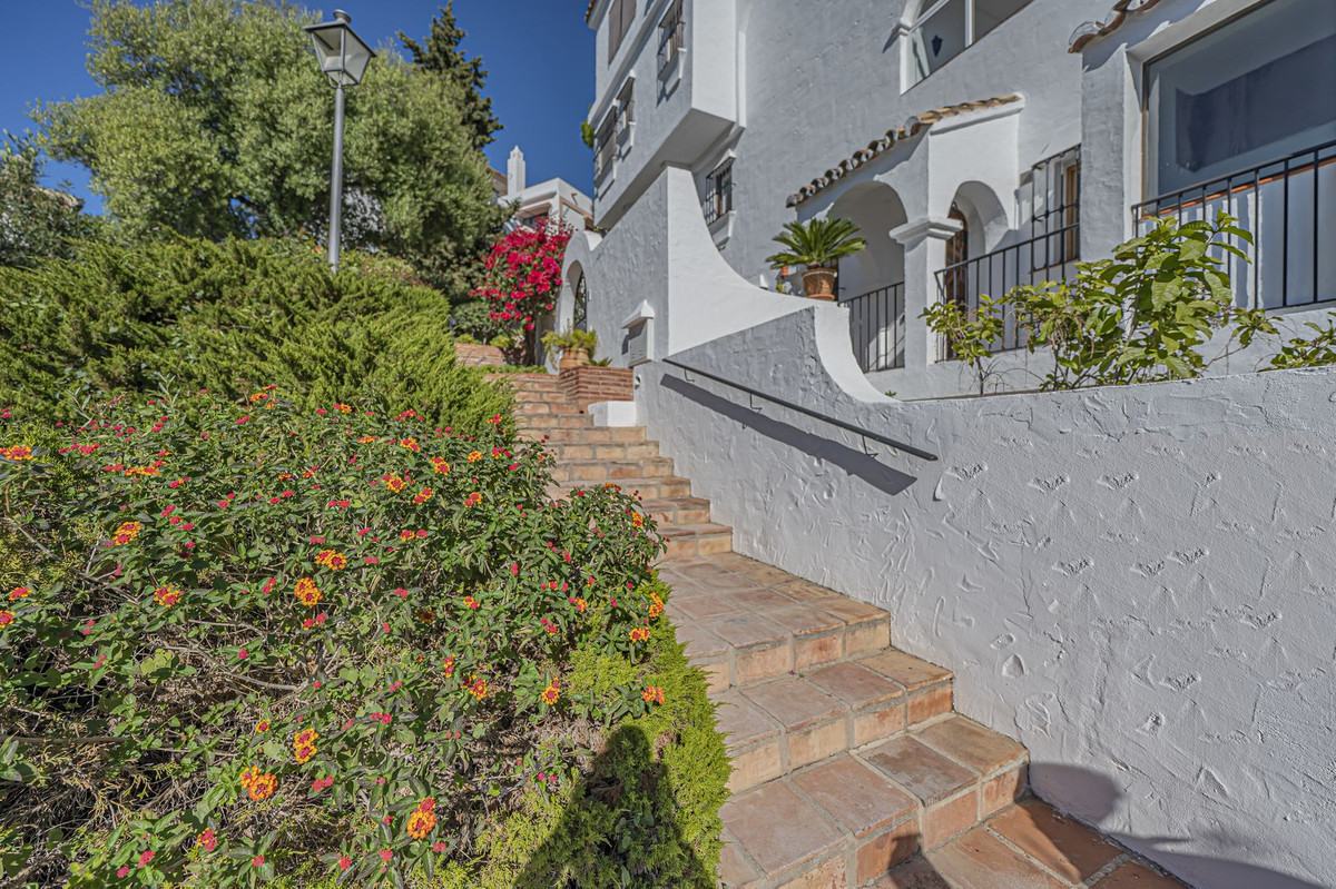 2 Bed Apartment for sale in Benahavís Costa Del Sol, Málaga, Spain