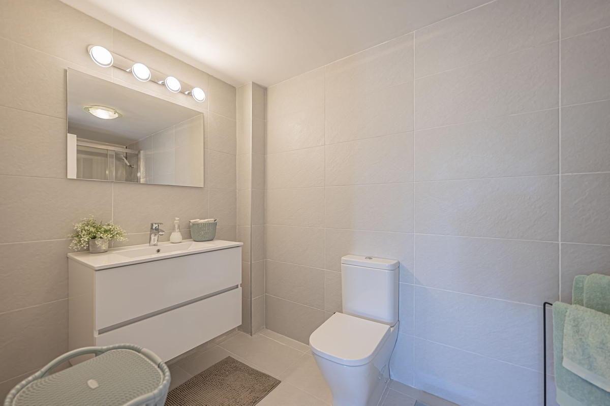 2 Bed Apartment for sale in Benahavís Costa Del Sol, Málaga, Spain