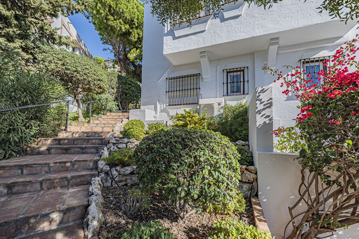 2 Bed Apartment for sale in Benahavís Costa Del Sol, Málaga, Spain