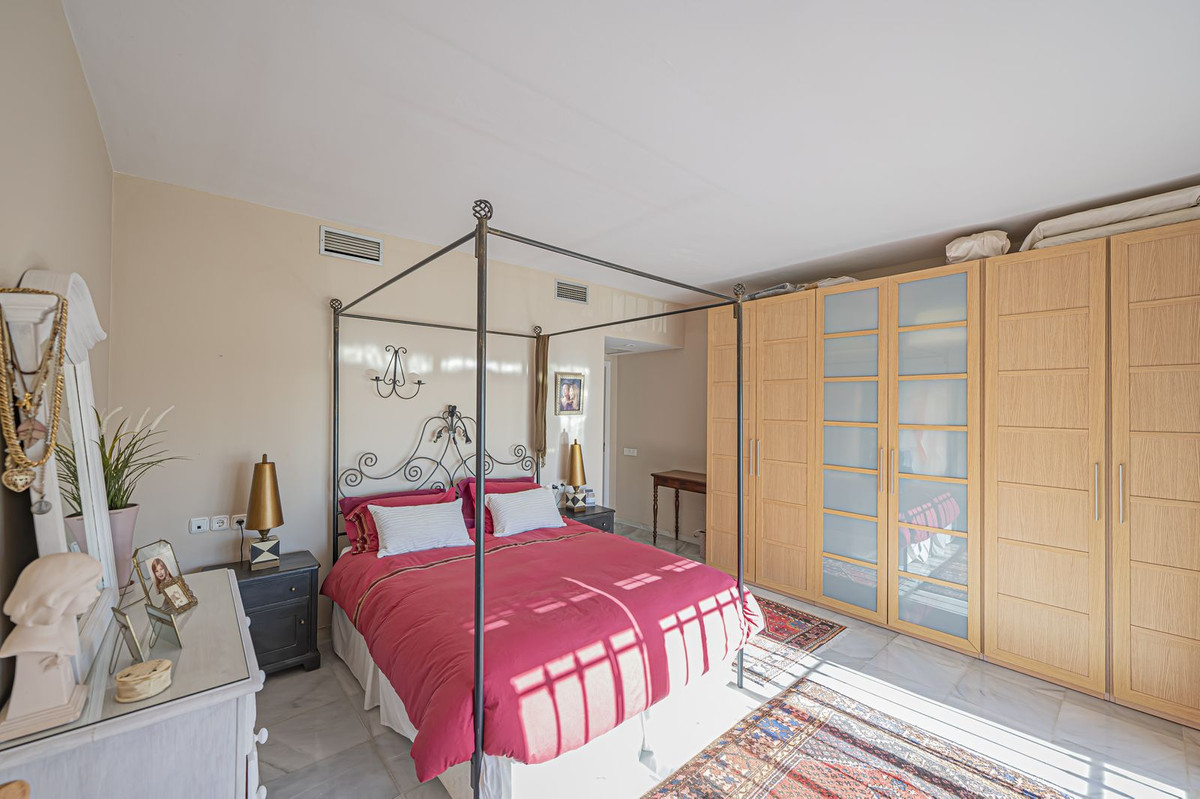 2 Bed Apartment for sale in Benahavís Costa Del Sol, Málaga, Spain