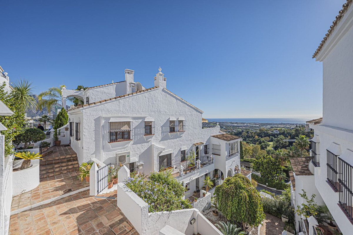 2 Bed Apartment for sale in Benahavís Costa Del Sol, Málaga, Spain
