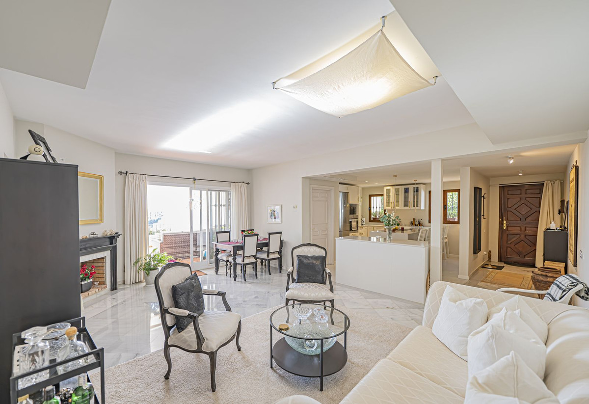 2 Bed Apartment for sale in Benahavís Costa Del Sol, Málaga, Spain