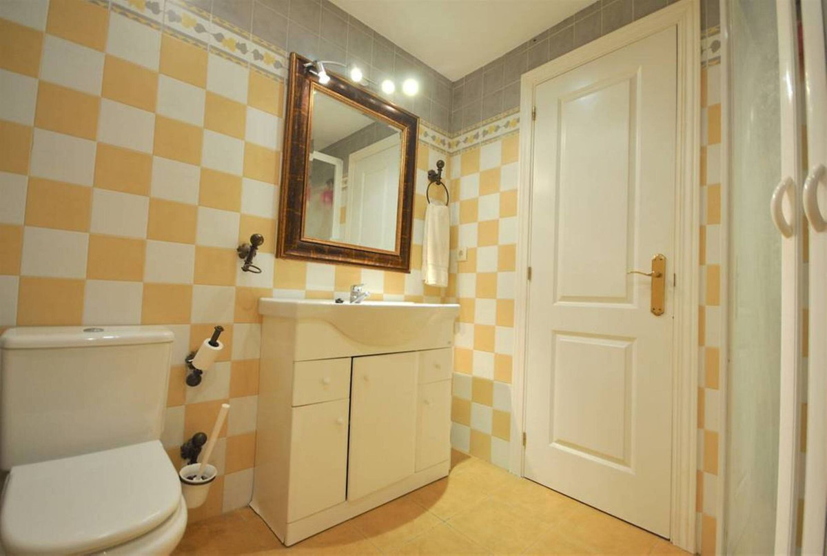 3 Bed Apartment for sale in Aloha Costa Del Sol, Málaga, Spain