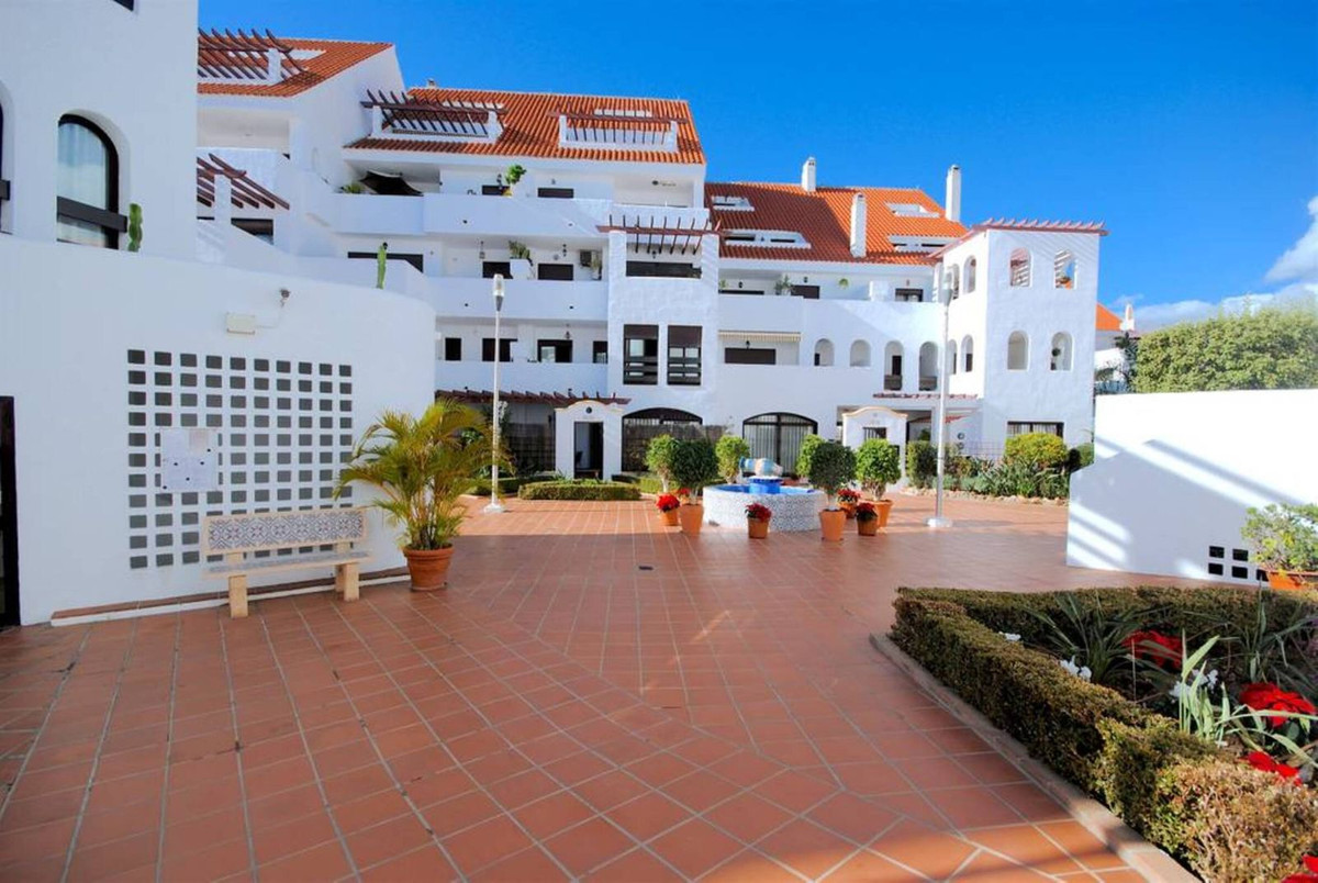 3 Bed Apartment for sale in Aloha Costa Del Sol, Málaga, Spain