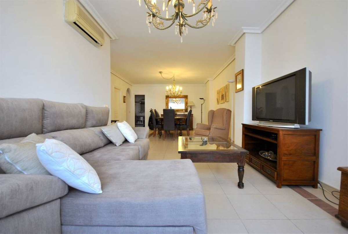 3 Bed Apartment for sale in Aloha Costa Del Sol, Málaga, Spain