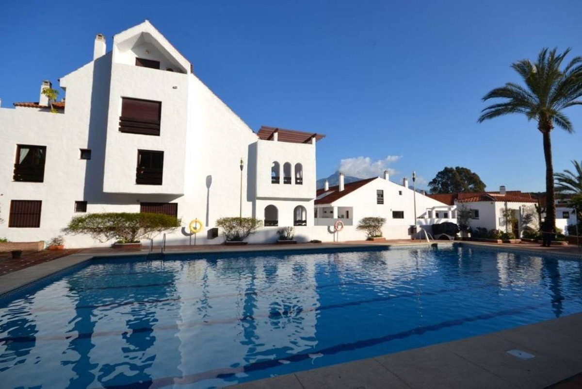 3 Bed Apartment for sale in Aloha Costa Del Sol, Málaga, Spain