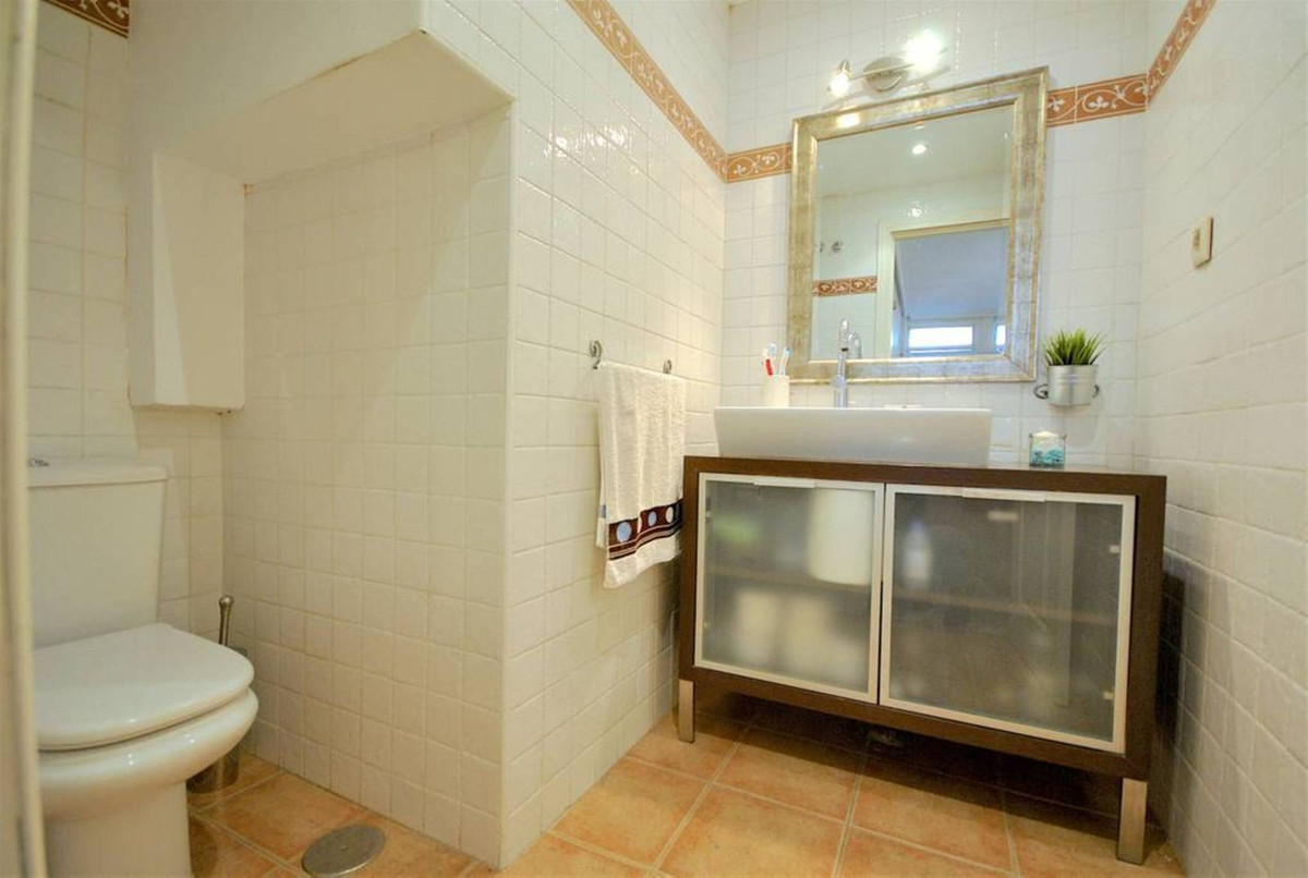 3 Bed Apartment for sale in Aloha Costa Del Sol, Málaga, Spain