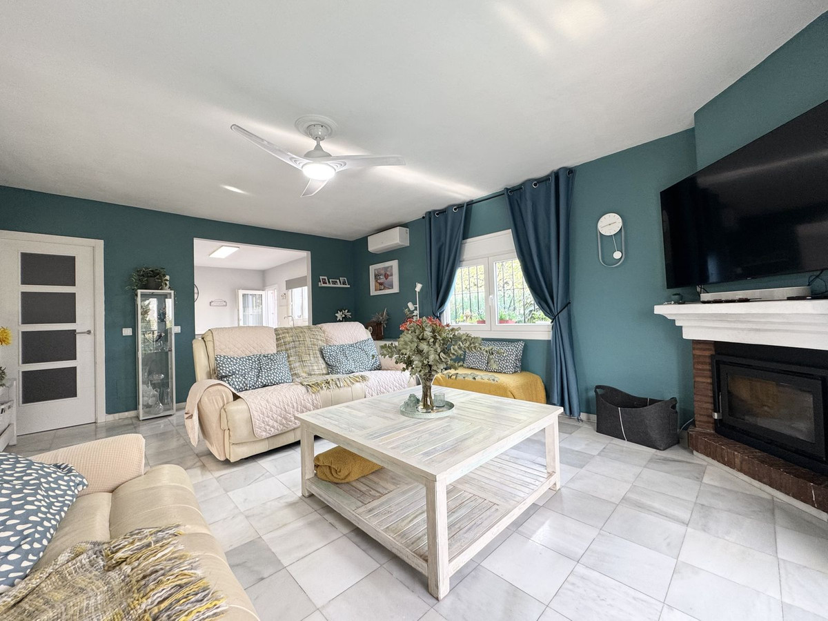 4 Bed Townhouse for sale in La Duquesa Costa Del Sol, Málaga, Spain