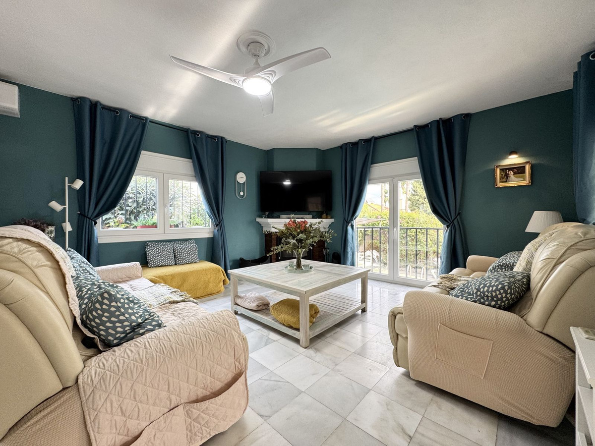4 Bed Townhouse for sale in La Duquesa Costa Del Sol, Málaga, Spain