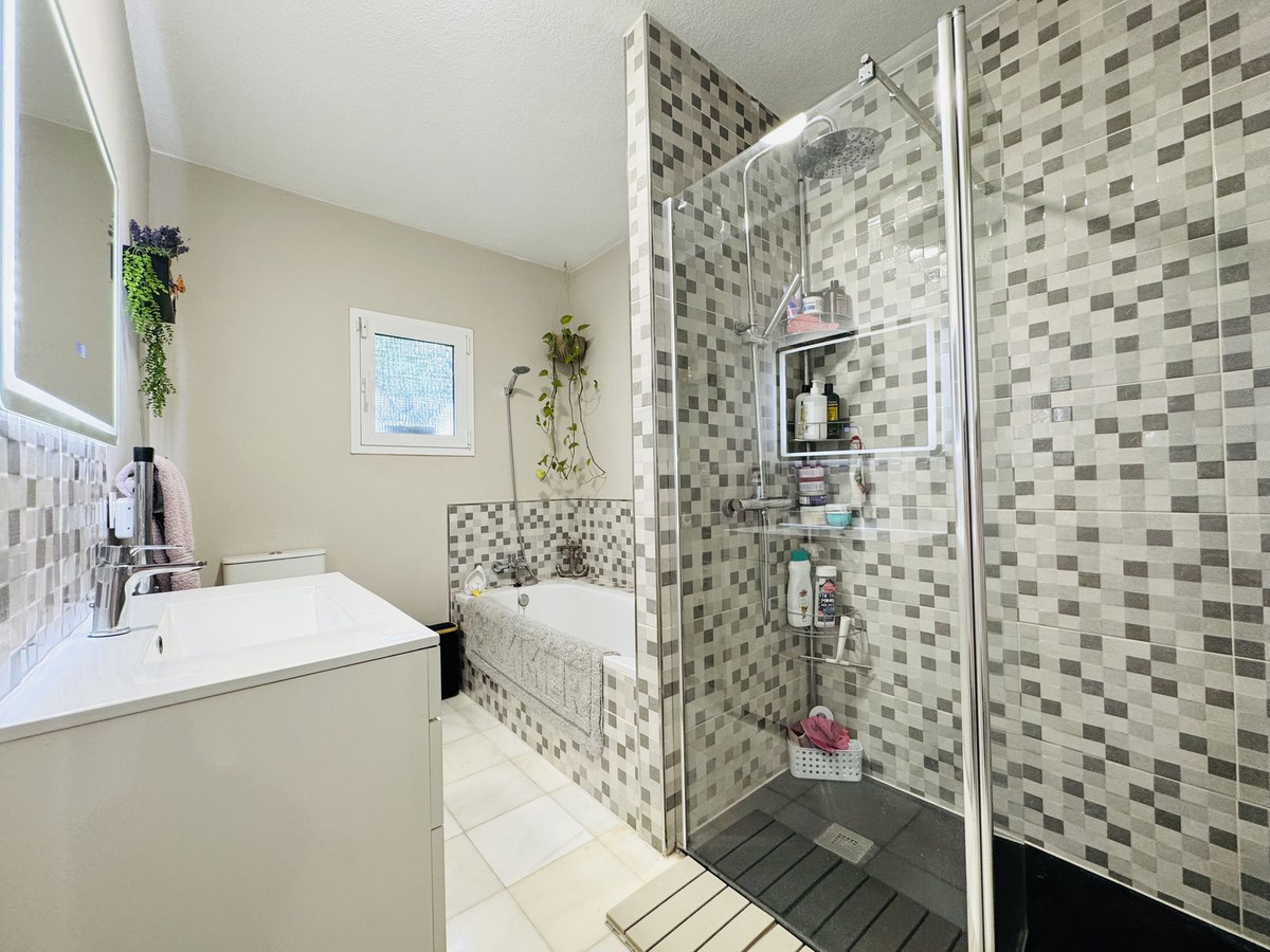 4 Bed Townhouse for sale in La Duquesa Costa Del Sol, Málaga, Spain