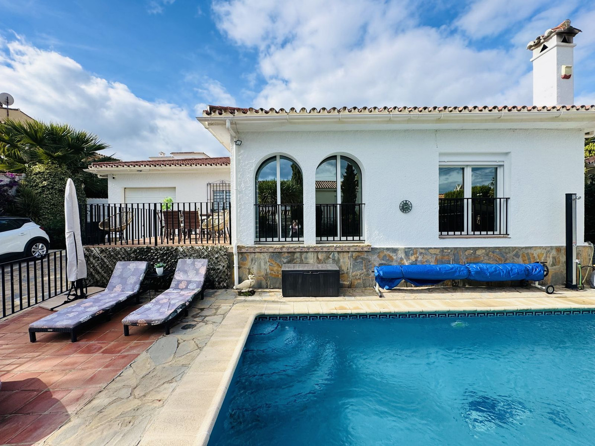 4 Bed Townhouse for sale in La Duquesa Costa Del Sol, Málaga, Spain
