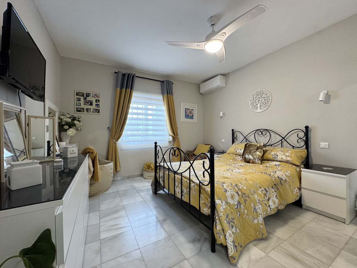 4 Bed Townhouse for sale in La Duquesa Costa Del Sol, Málaga, Spain