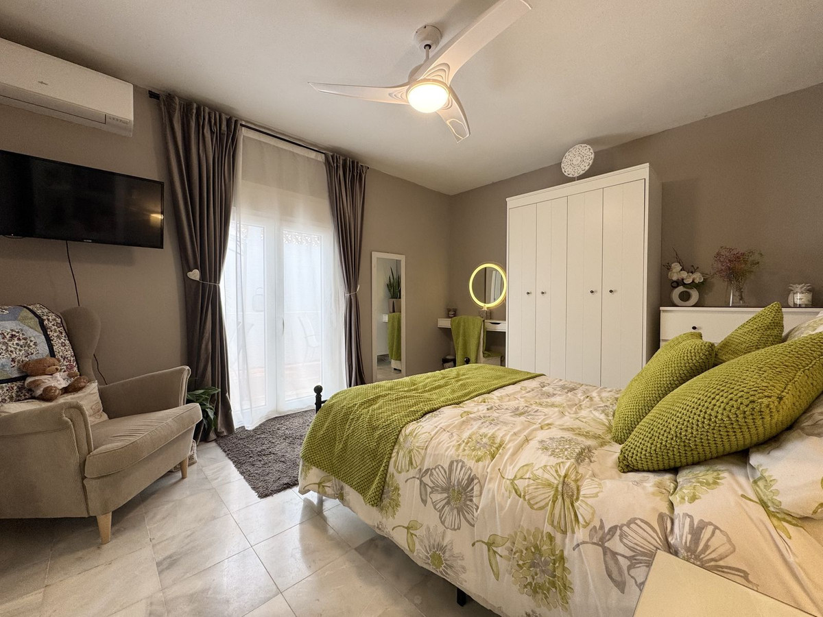 4 Bed Townhouse for sale in La Duquesa Costa Del Sol, Málaga, Spain