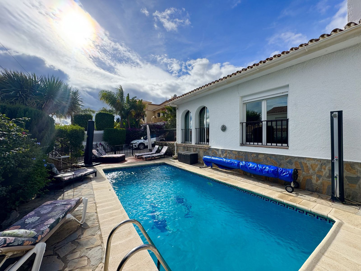 4 Bed Townhouse for sale in La Duquesa Costa Del Sol, Málaga, Spain