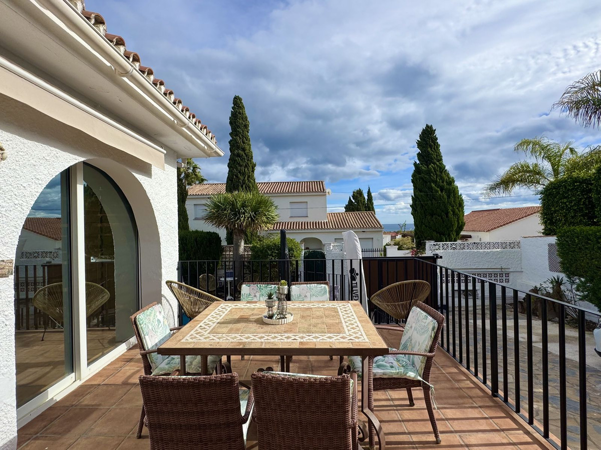 4 Bed Townhouse for sale in La Duquesa Costa Del Sol, Málaga, Spain