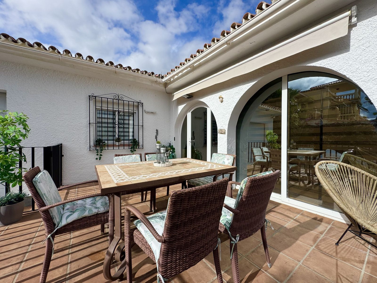 4 Bed Townhouse for sale in La Duquesa Costa Del Sol, Málaga, Spain