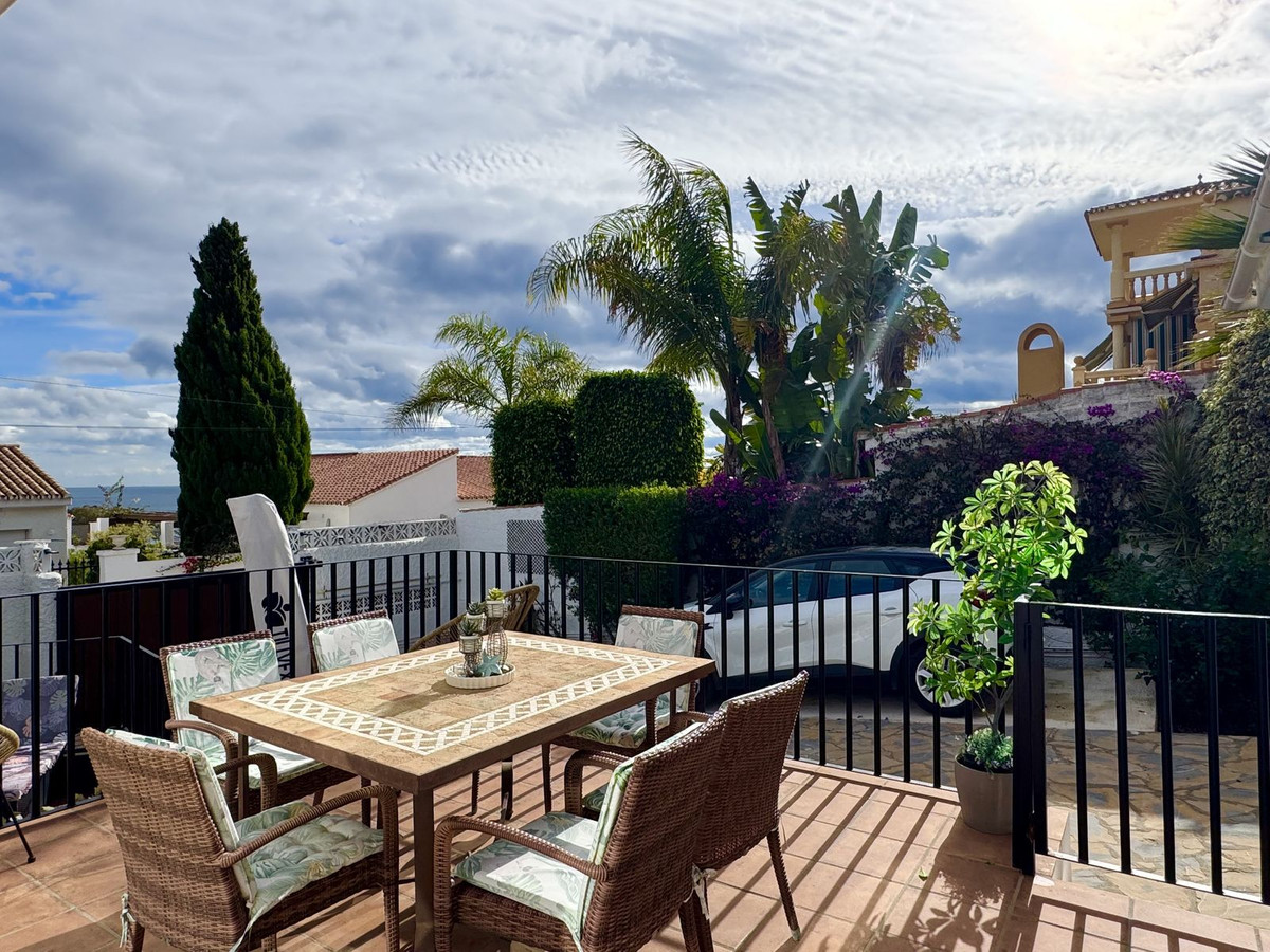 4 Bed Townhouse for sale in La Duquesa Costa Del Sol, Málaga, Spain