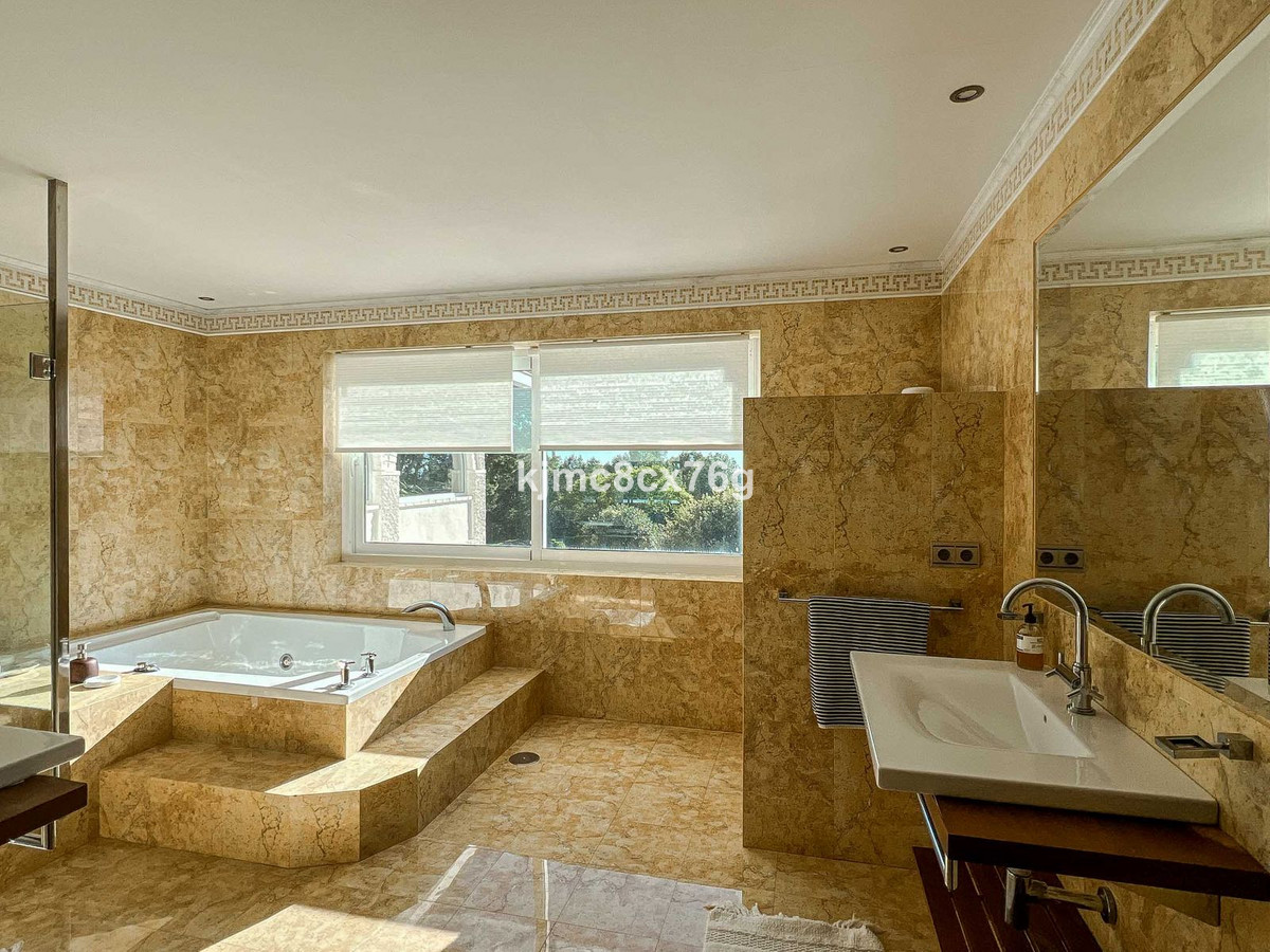 Se vende Villa - Chalet de 7 dormitorios en Costa Del Sol, Málaga, España