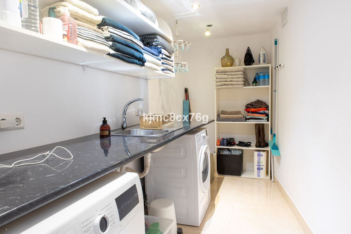 Se vende Villa - Chalet de 7 dormitorios en Costa Del Sol, Málaga, España