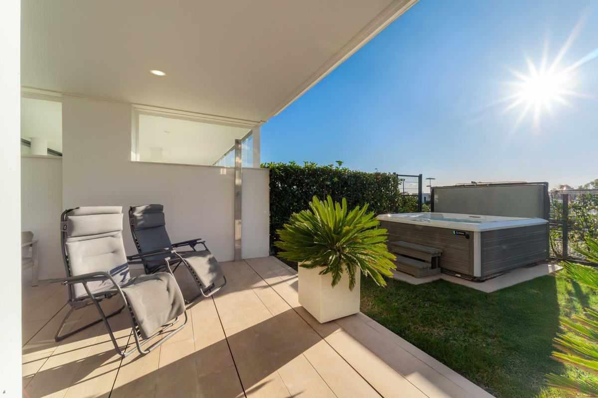 2 Bed Apartment for sale in Fuengirola Costa Del Sol, Málaga, Spain