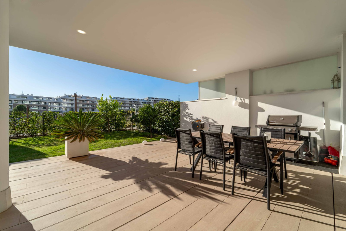 2 Bed Apartment for sale in Fuengirola Costa Del Sol, Málaga, Spain