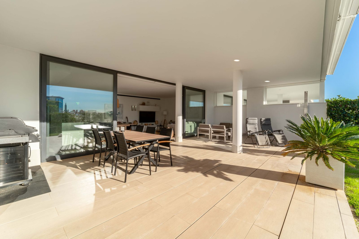 2 Bed Apartment for sale in Fuengirola Costa Del Sol, Málaga, Spain