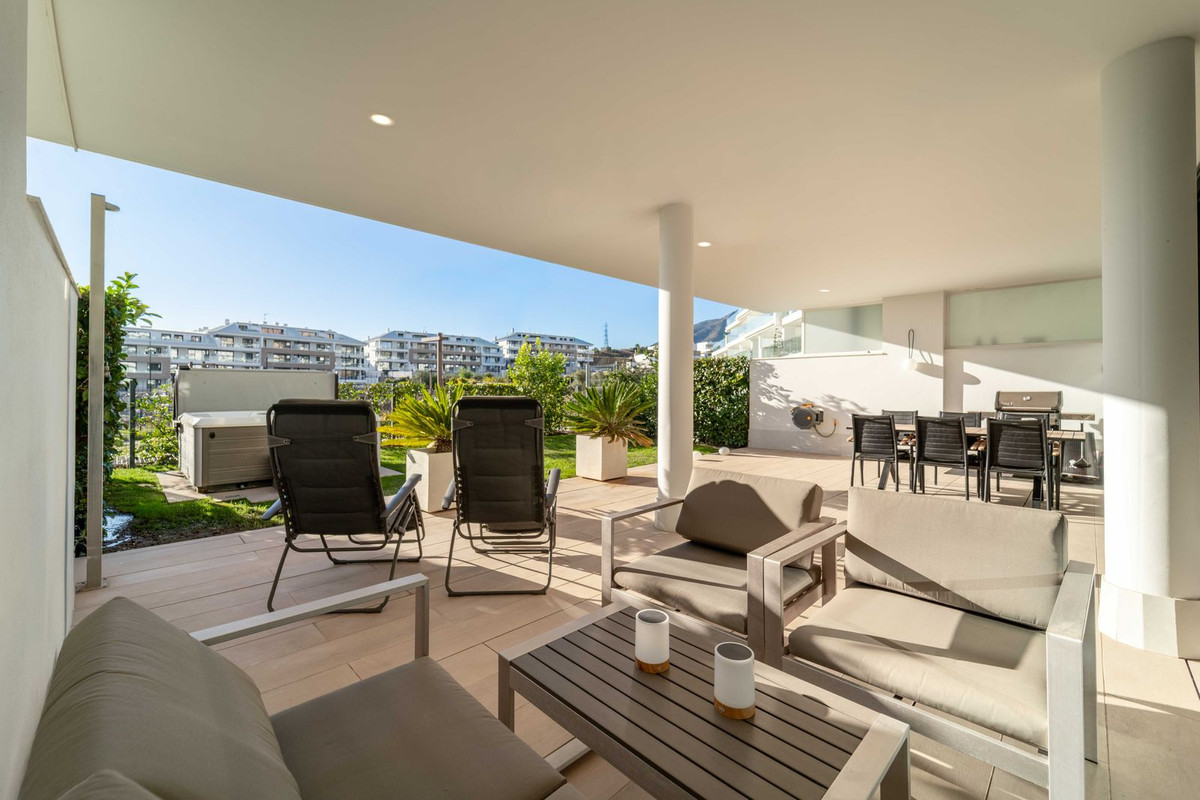 2 Bed Apartment for sale in Fuengirola Costa Del Sol, Málaga, Spain