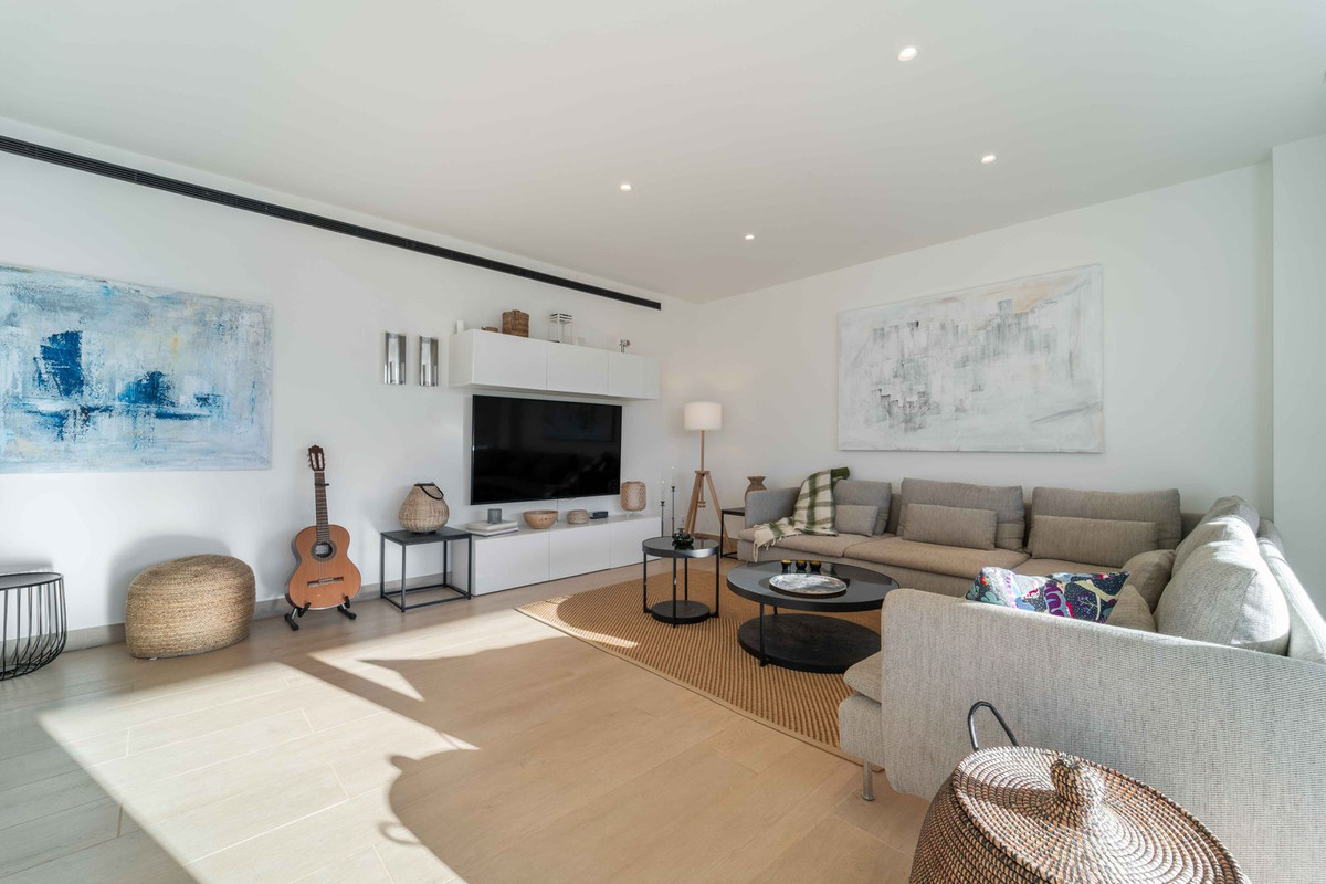 2 Bed Apartment for sale in Fuengirola Costa Del Sol, Málaga, Spain