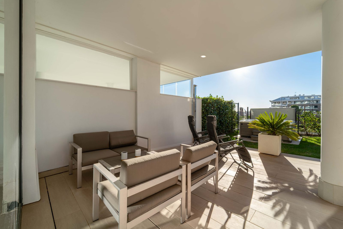 2 Bed Apartment for sale in Fuengirola Costa Del Sol, Málaga, Spain