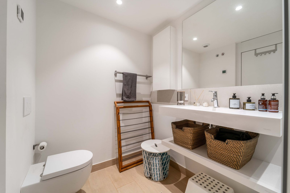 2 Bed Apartment for sale in Fuengirola Costa Del Sol, Málaga, Spain