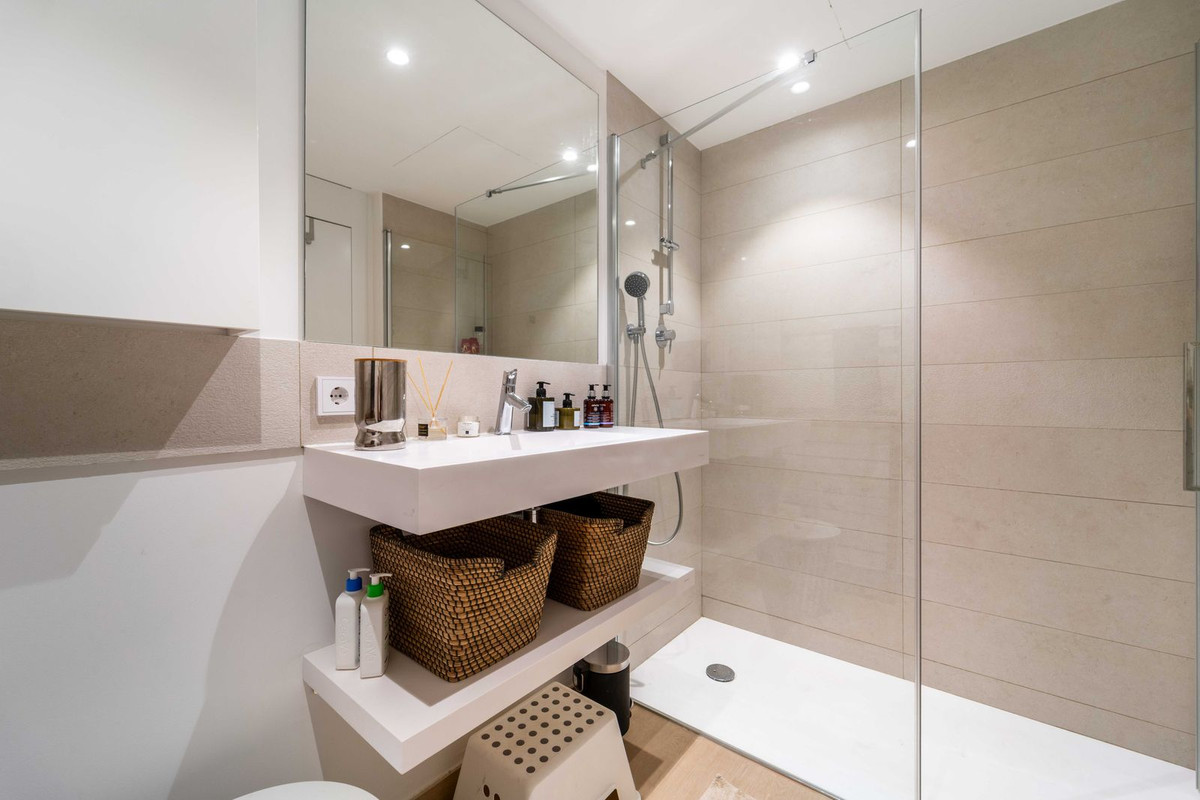 2 Bed Apartment for sale in Fuengirola Costa Del Sol, Málaga, Spain