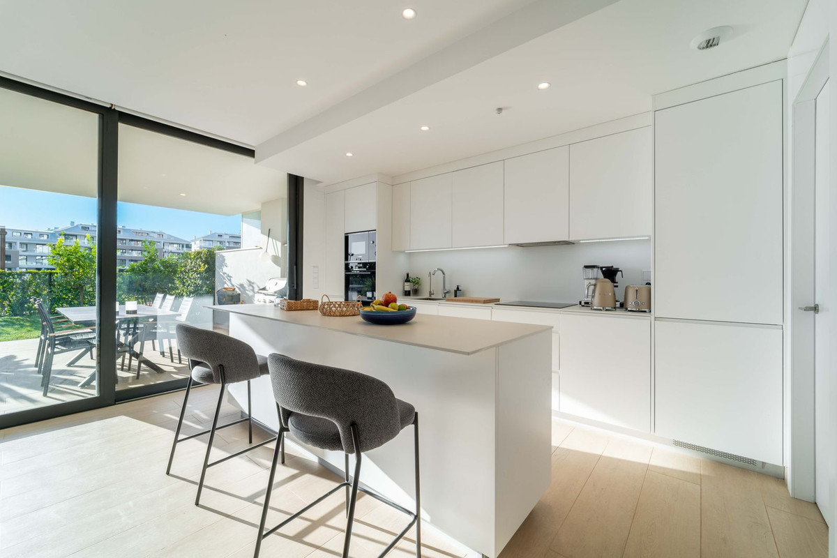 2 Bed Apartment for sale in Fuengirola Costa Del Sol, Málaga, Spain