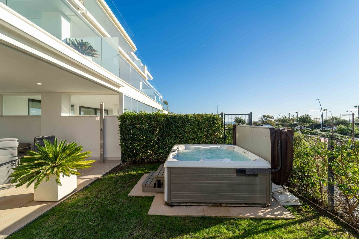 2 Bed Apartment for sale in Fuengirola Costa Del Sol, Málaga, Spain