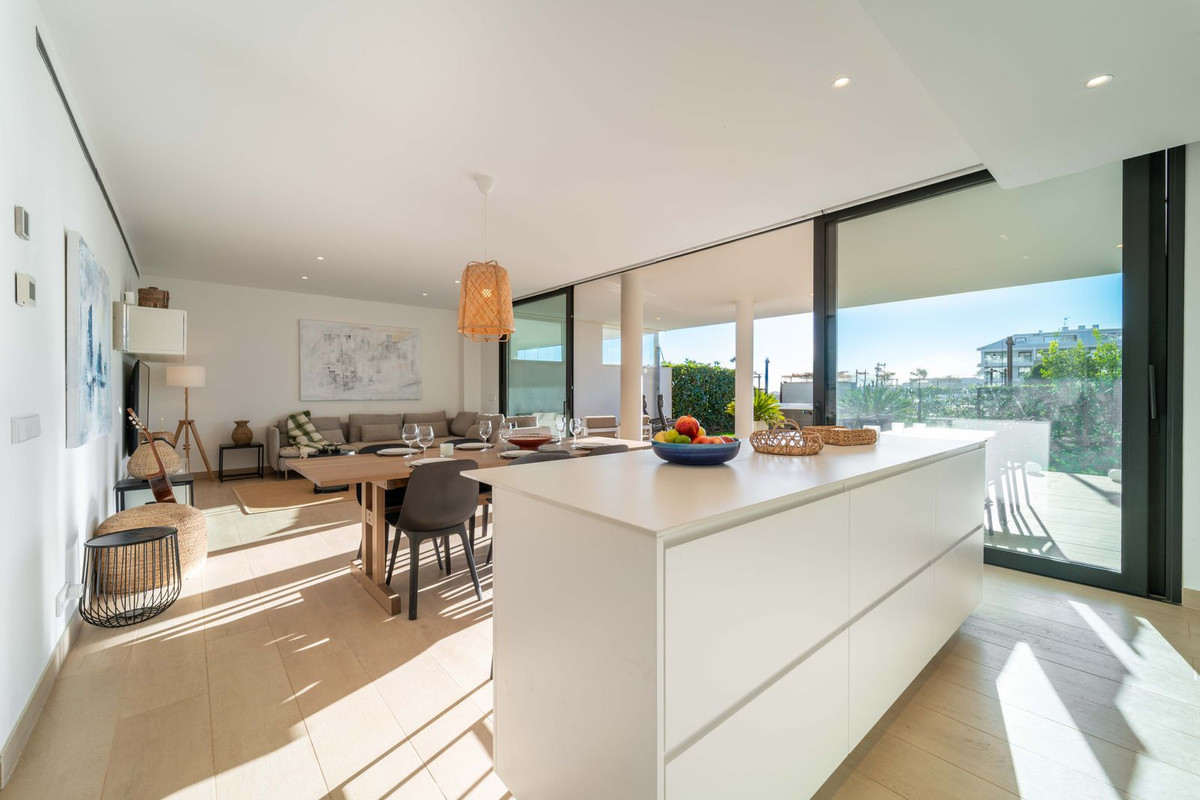 2 Bed Apartment for sale in Fuengirola Costa Del Sol, Málaga, Spain