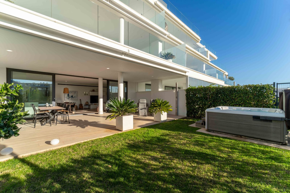 2 Bed Apartment for sale in Fuengirola Costa Del Sol, Málaga, Spain