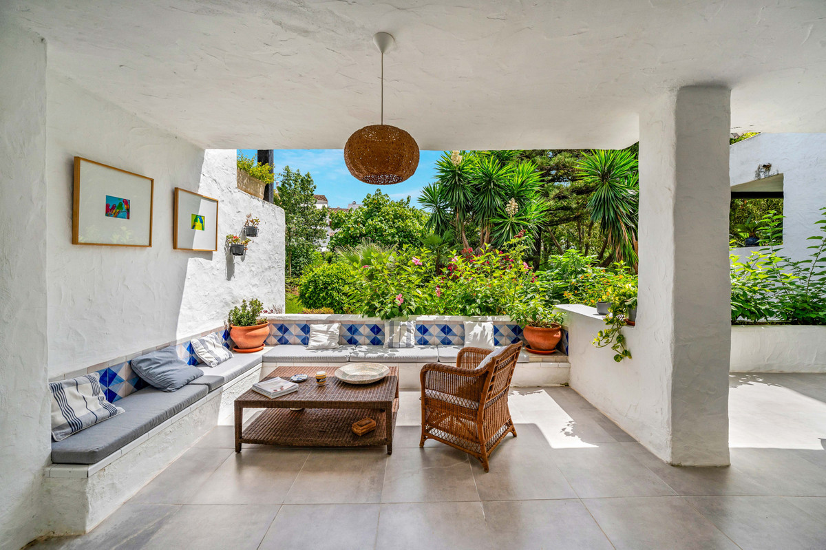 2 Bed Apartment for sale in The Golden Mile Costa Del Sol, Málaga, Spain