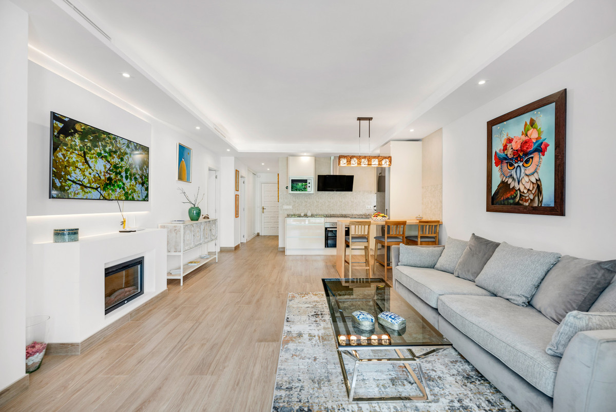 2 Bed Apartment for sale in The Golden Mile Costa Del Sol, Málaga, Spain